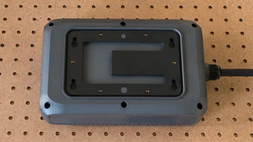 BLUETTI DC Hub: back clip removed