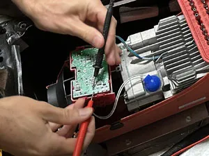 Checking startup voltage directly on ECU